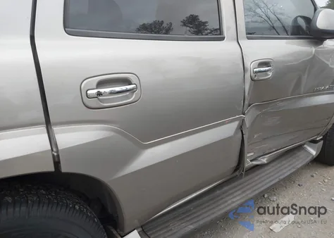 2002 Cadillac Escalade Standard z USA, uszkodzony, nr VIN 1GYEC63T52R120973